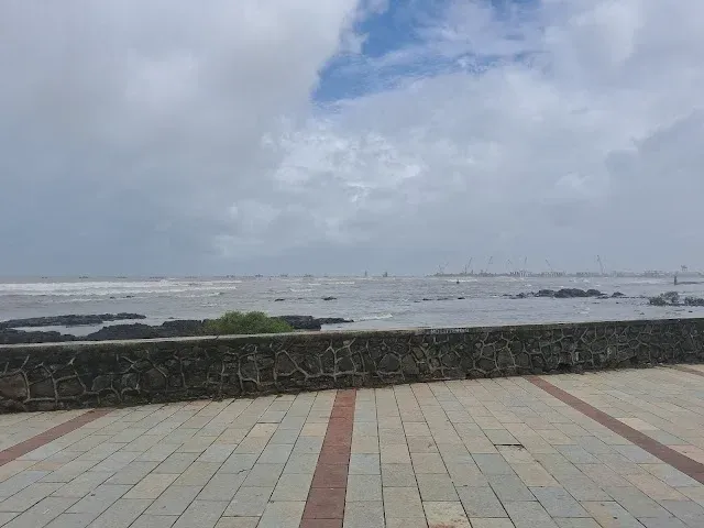 2 BHK Flat for Rent in opp Oshiwara Bus depot