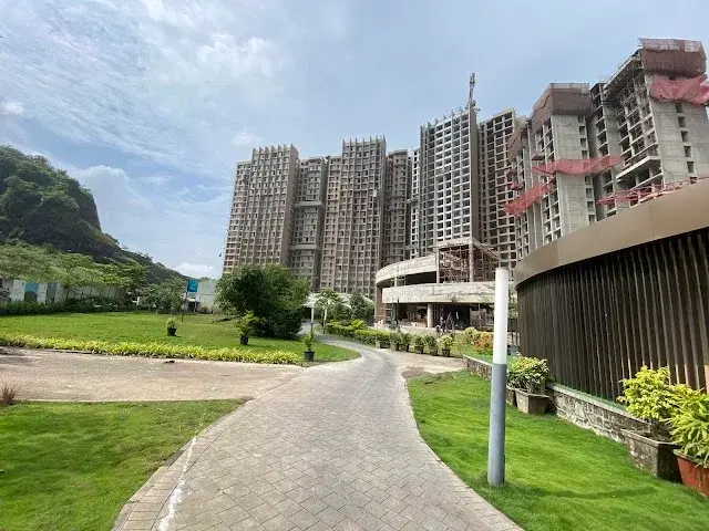 4 BHK Flat for Rent in Mumbai