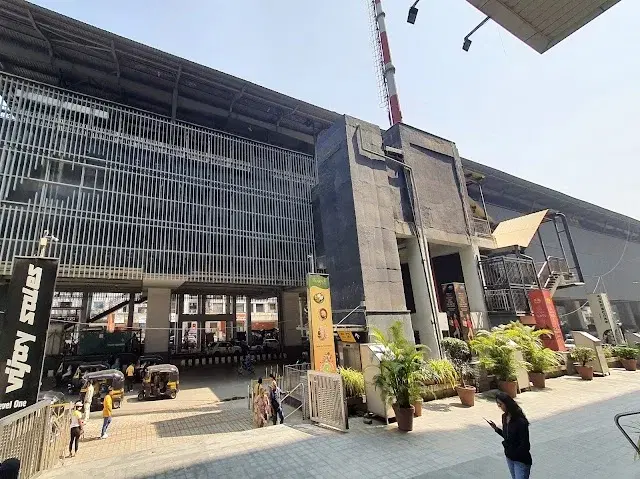 Commercial Space for Rent in Oshiwara metro station DLH LEO