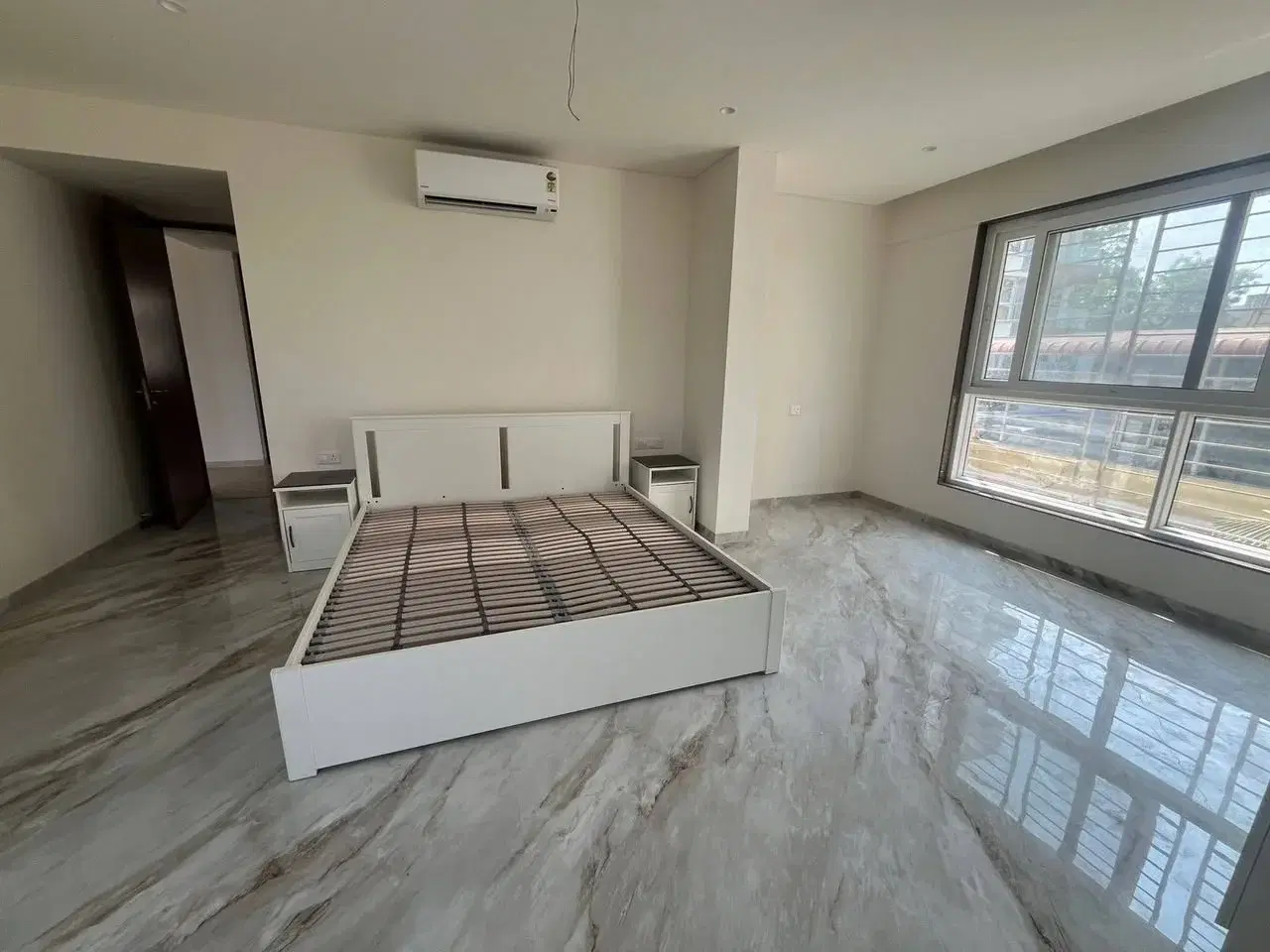 4 BHK Flat for Rent in Model Colony Pune