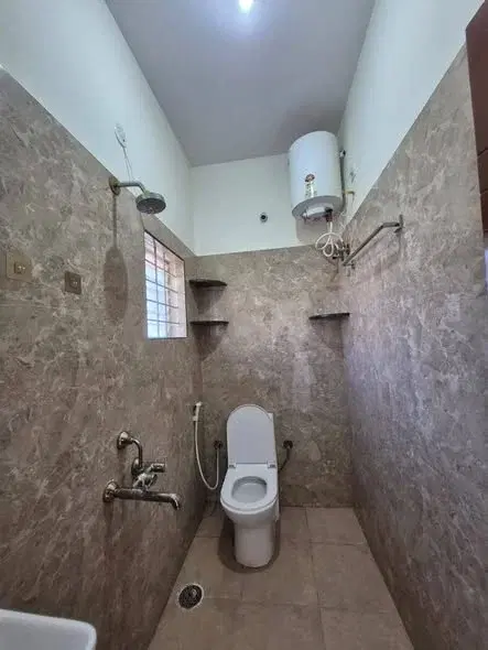 2 BHK Flat for Rent in Kudlu gate metro station near hsr layout 2km