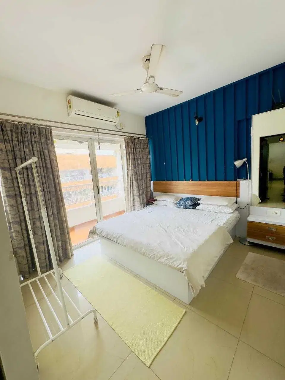 2 BHK Flat for Rent in Amanora Victory Towers - Sainaik City - R-25