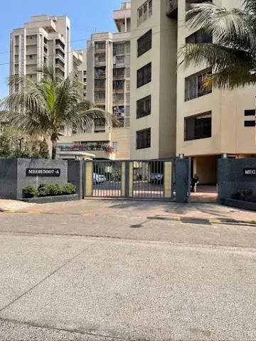 4 BHK Flat for Sale in Andheri West Lokhandwala Back Road