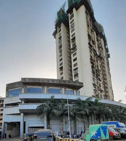 Single Occupancy for Female in 3 BHK Flat for Rent in Evershine cosmic building near infinity mall Andheri West