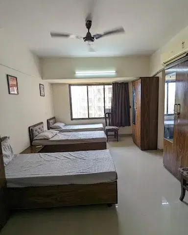 1 BHK Flat for Rent in Grant Road East