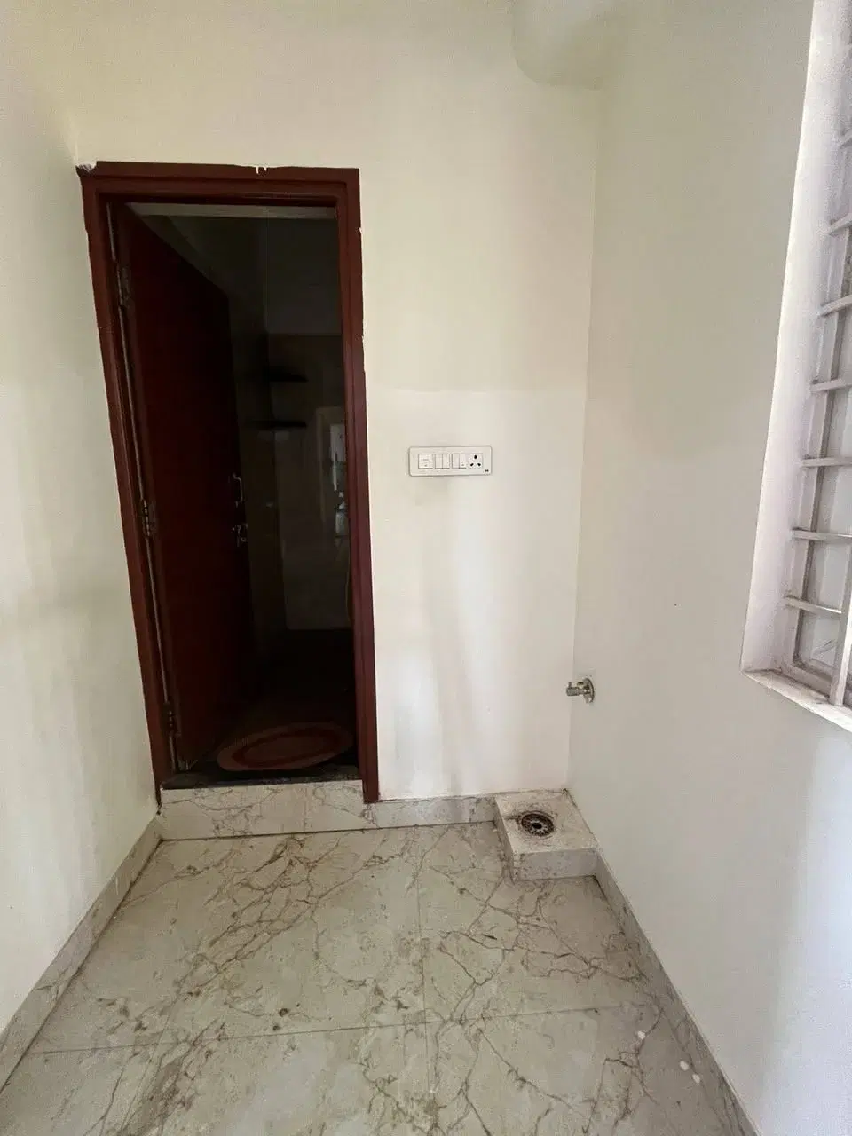 1 BHK Flat for Rent in kudlu gate metro station near hsr layout
