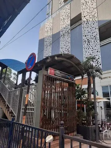 3 BHK Flat for Sale in Model town JP road versova Metro station