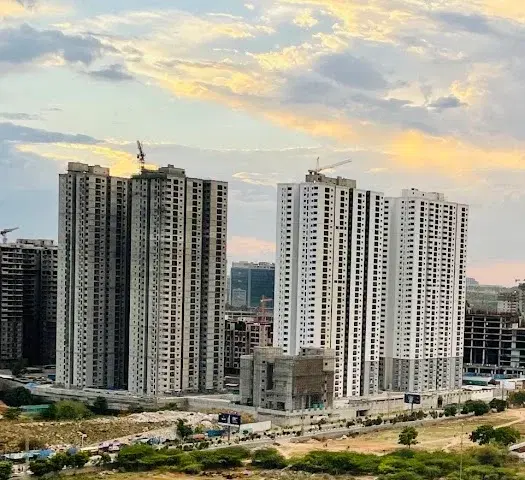 2 BHK Flat for Rent in Golden Mile Road