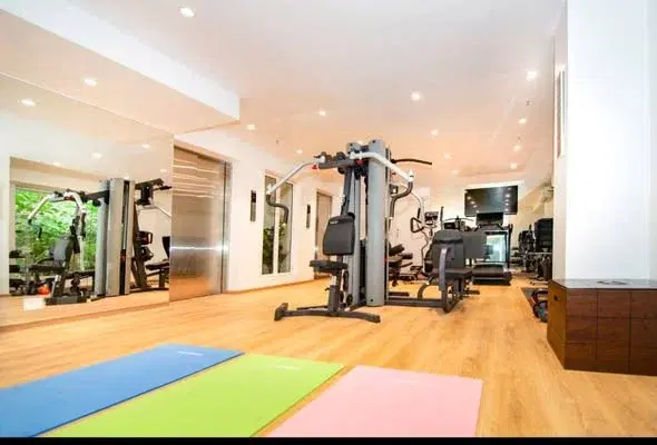 5 BHK Flat for Rent in Khar West