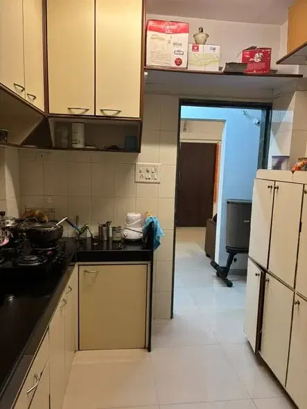 Single Occupancy for Female in 3 BHK Flat for Rent in Oshiwara Andheri West mumbai 400102