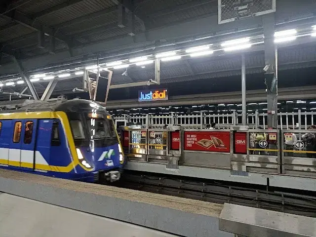 2 BHK Flat for Sale in Malad West link road near infinity mall and merto station