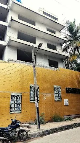 4 BHK Flat for Sale in 100mtr frm Cunningham Rd