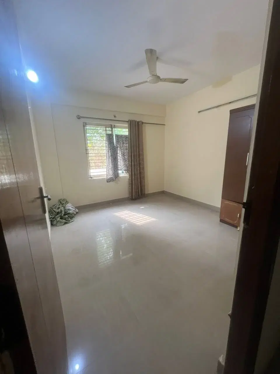 2 BHK Flat for Rent Close to Play Arena & LaCasa