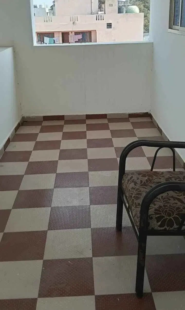 1 BHK Independent House for Rent in Nr mohalla 2nd floor house