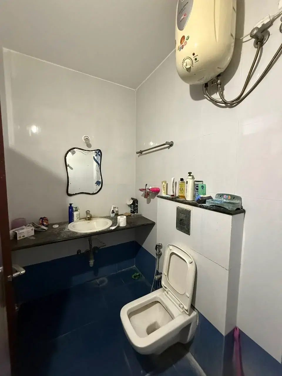 Single Occupancy in 3 BHK Flat for Rent in Borewell Road