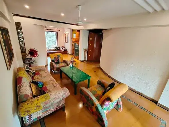 4 BHK Flat for Rent in 7 Bungalows