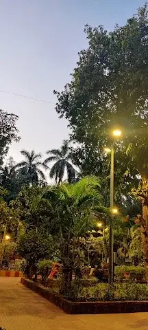 5 BHK Flat for Rent in Khar West